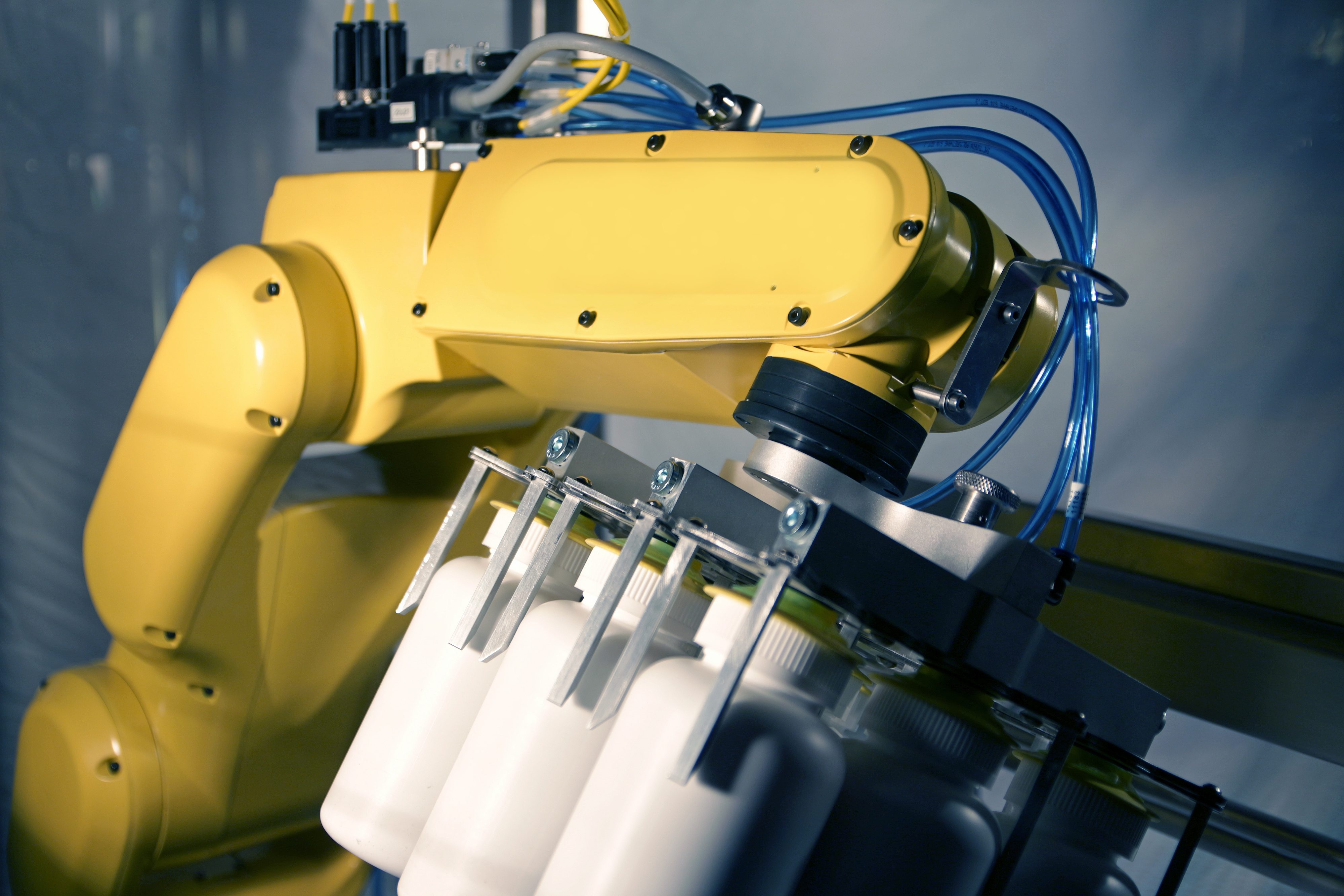 Packaging Machine Human Automated Packaging Solutions - Custom Packaging Machine Design ...